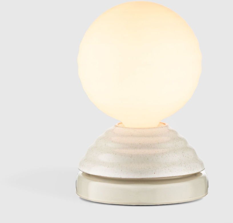Lampe réveil en verre blanc mat et céramique blanc galet Wake - Tala - The Cool Republic
