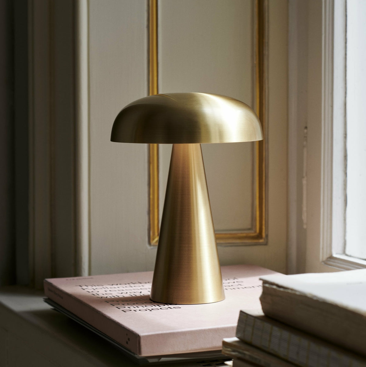 Lampe sans fil à intensité variable en aluminium doré 21 x 15,6 cm Como SC53 - &tradition - The Cool Republic