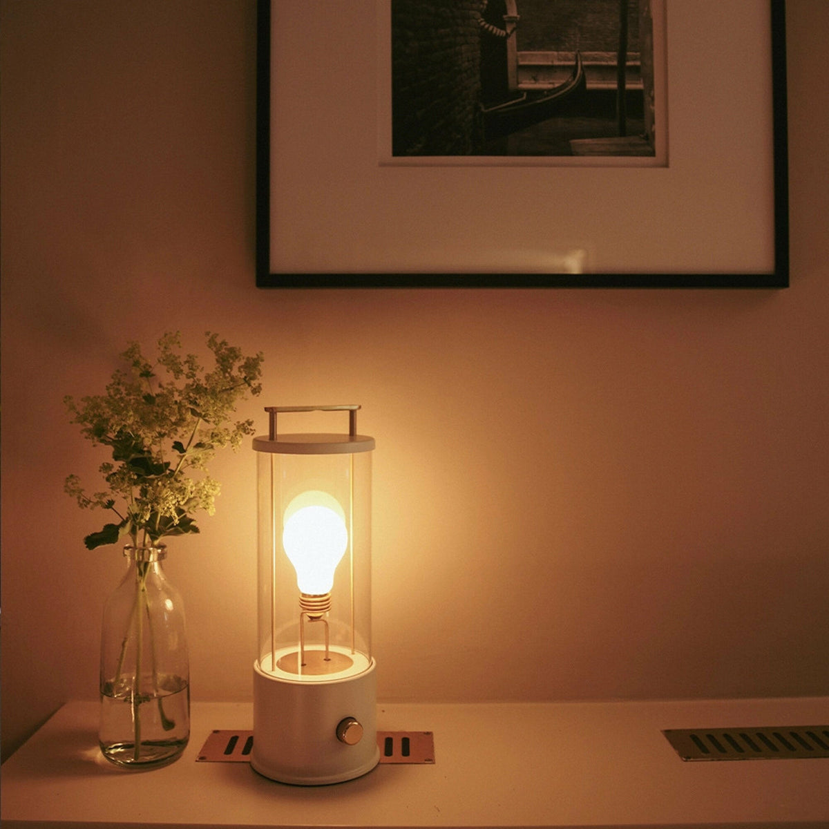 Lampe sans fil en aluminium blanc Bancoulier 13,5 x 12,5 cm The Muse x Farrow & Ball - Tala - The Cool Republic