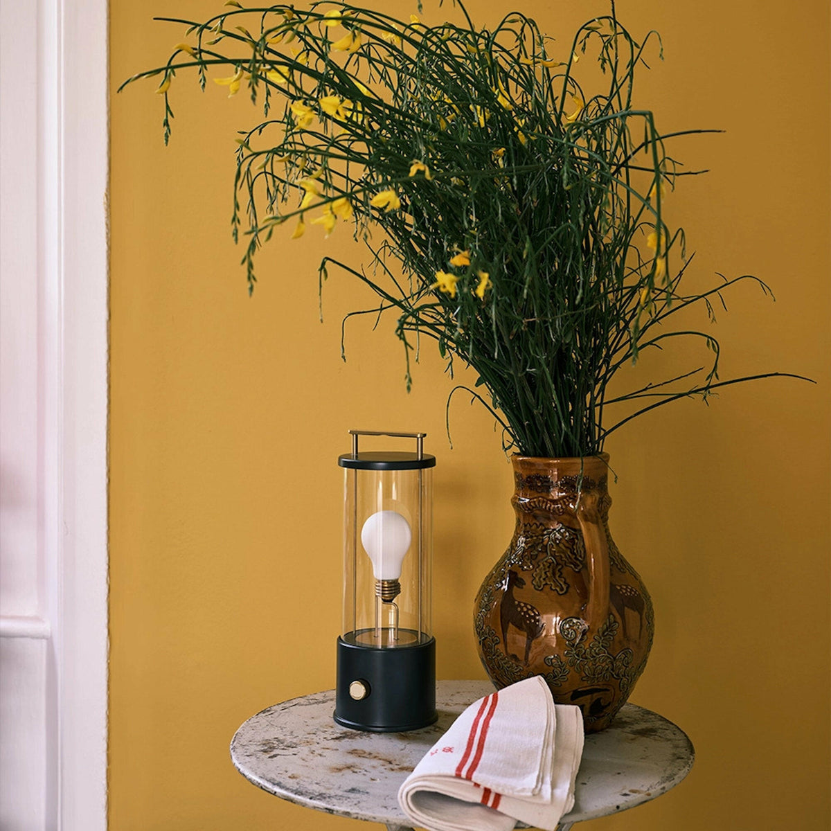 Lampe sans fil en aluminium noir Camail 13,5 x 12,5 cm The Muse x Farrow & Ball - Tala - The Cool Republic