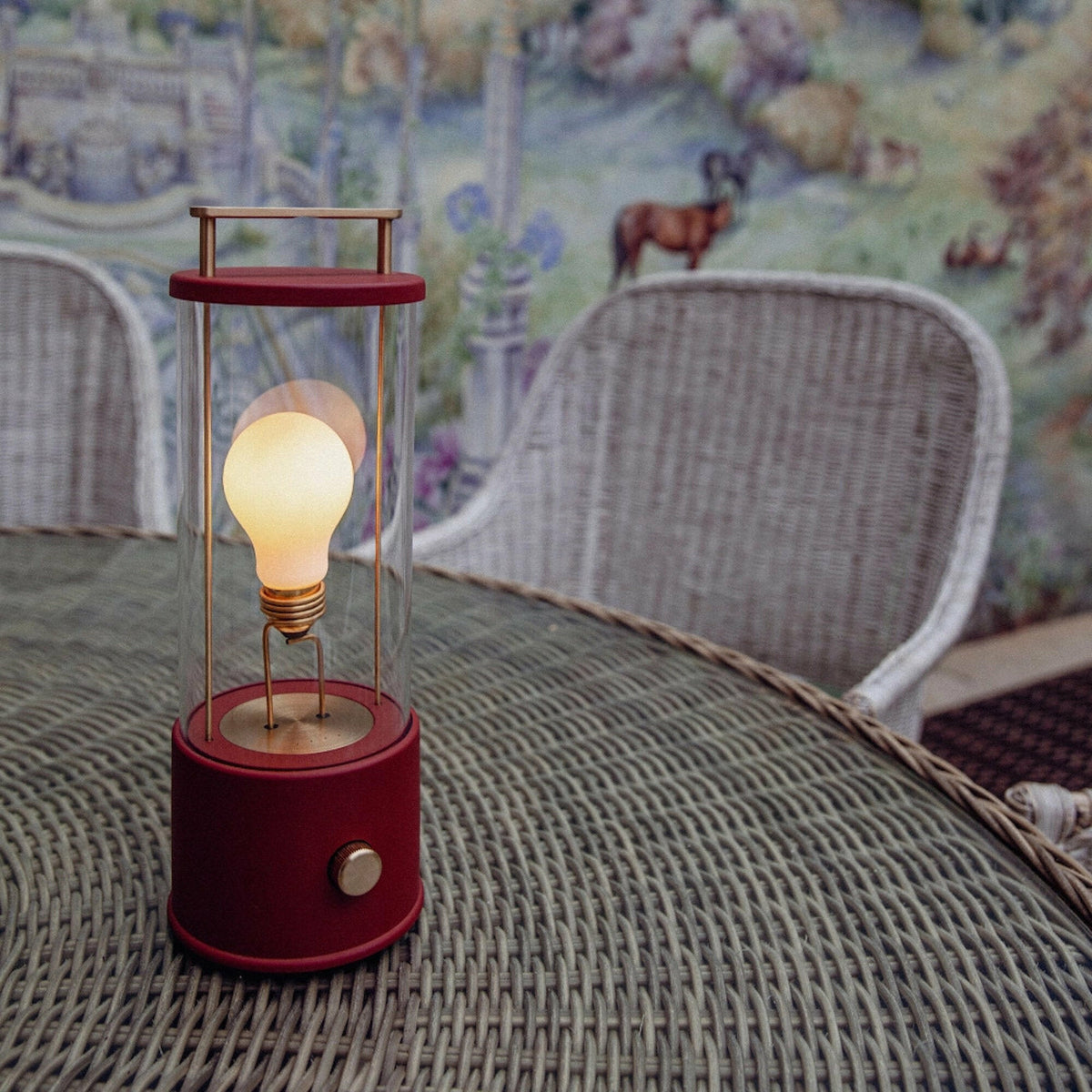 Lampe sans fil en aluminium rouge Pomona 13,5 x 12,5 cm The Muse x Farrow & Ball - Tala - The Cool Republic