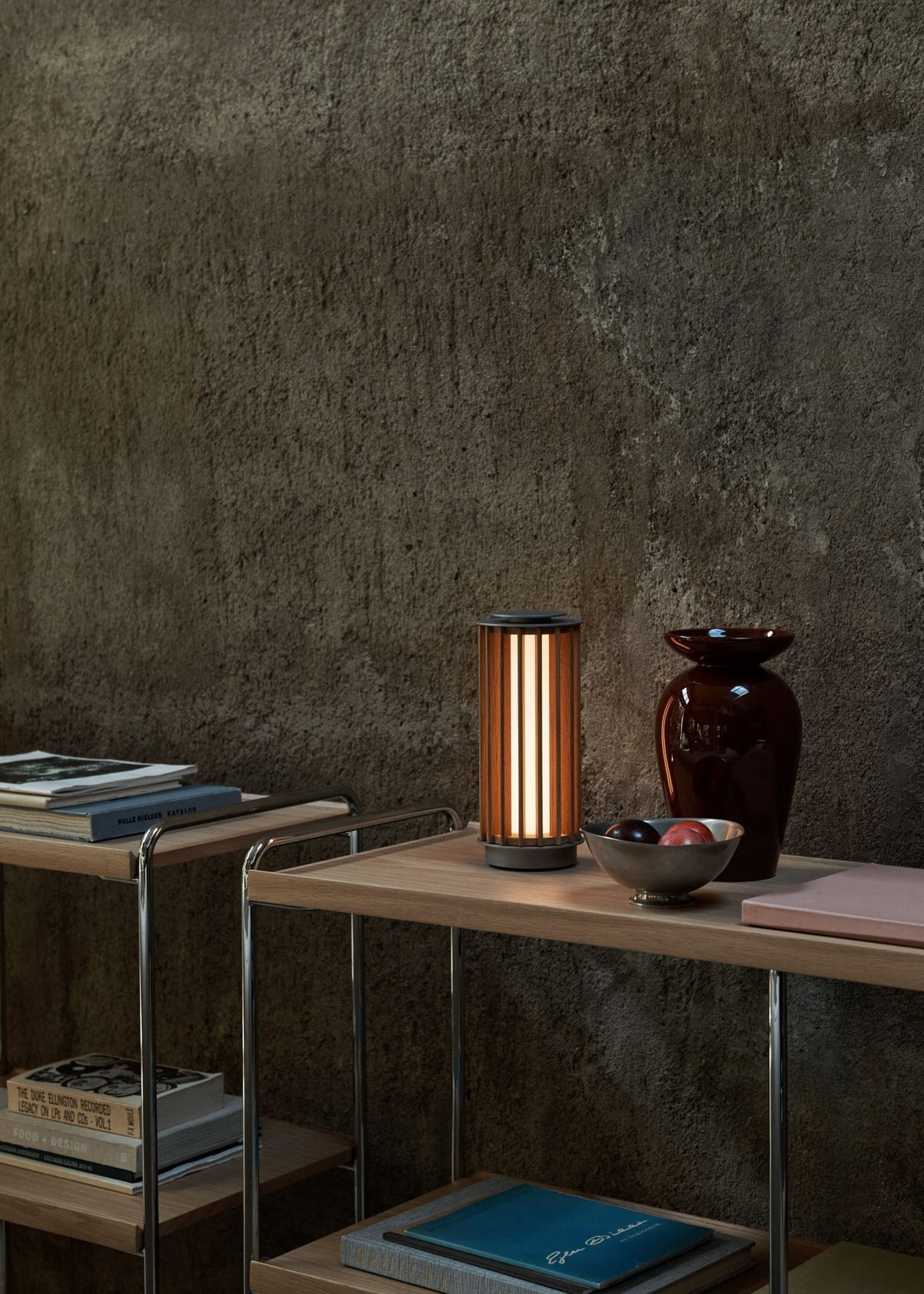 Lampe sans fil en chêne laqué et aluminium vieilli gris 25,5cm Numbra TY3 - &tradition — vue 11