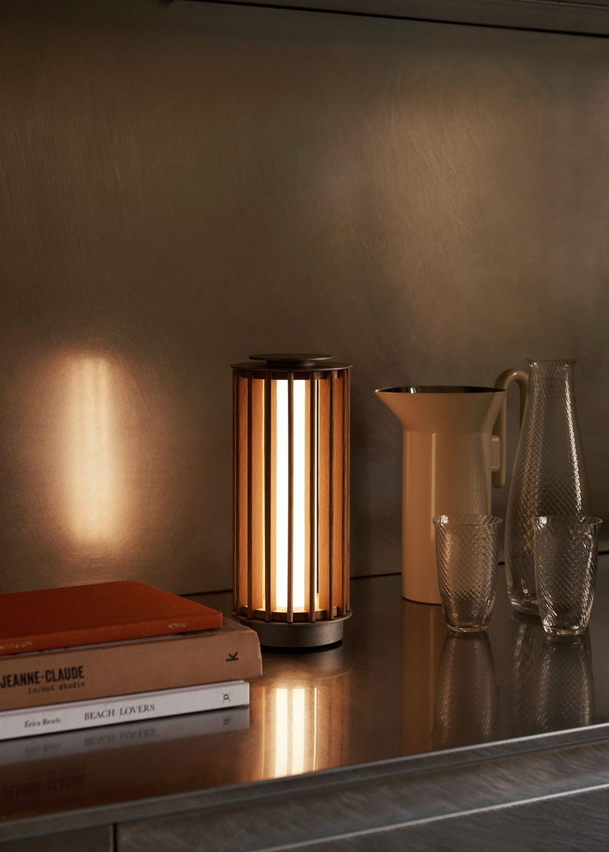 Lampe sans fil en chêne laqué et aluminium vieilli gris 25,5cm Numbra TY3 - &tradition — vue 12