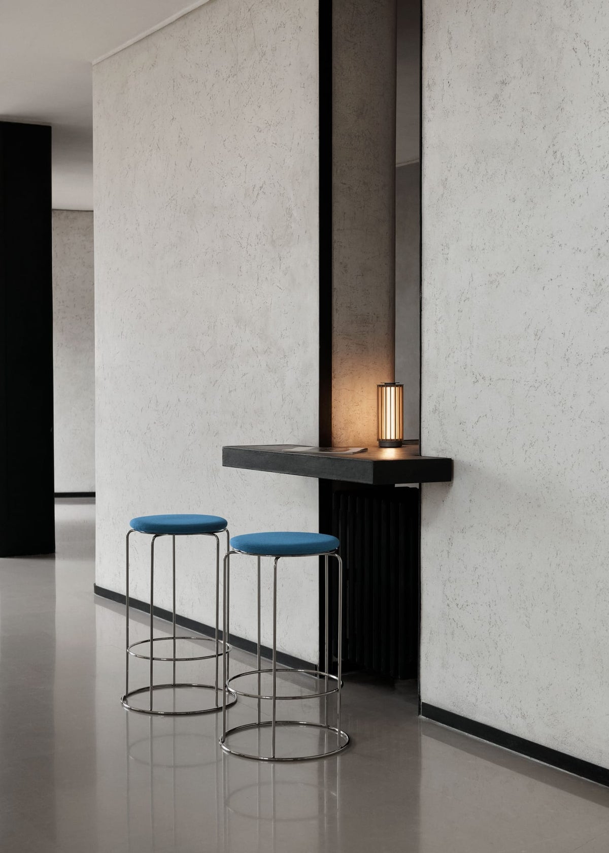 Lampe sans fil en chêne laqué et aluminium vieilli gris 25,5cm Numbra TY3 - &tradition — vue 19