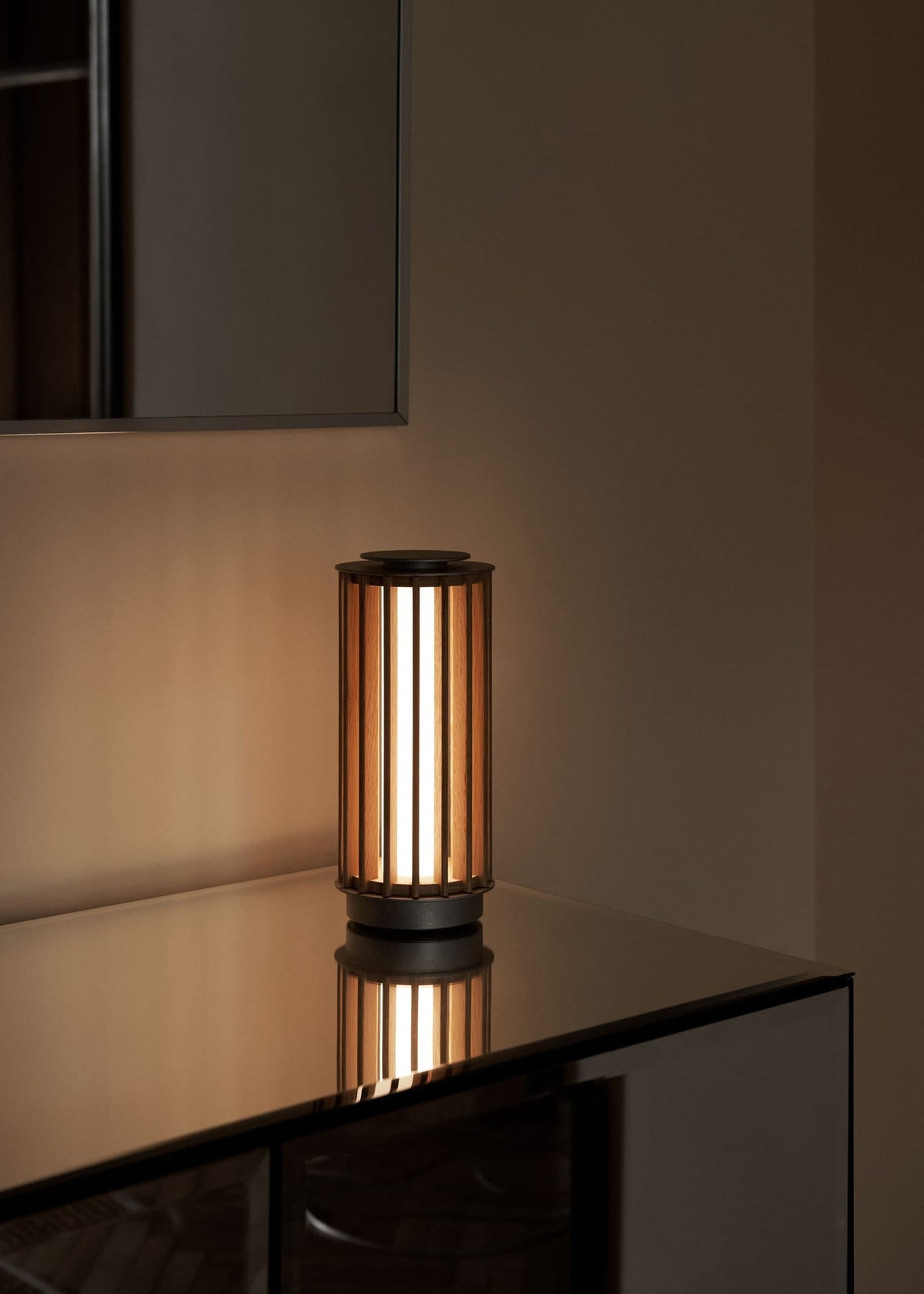 Lampe sans fil en chêne laqué et aluminium vieilli gris 25,5cm Numbra TY3 - &tradition — vue 2