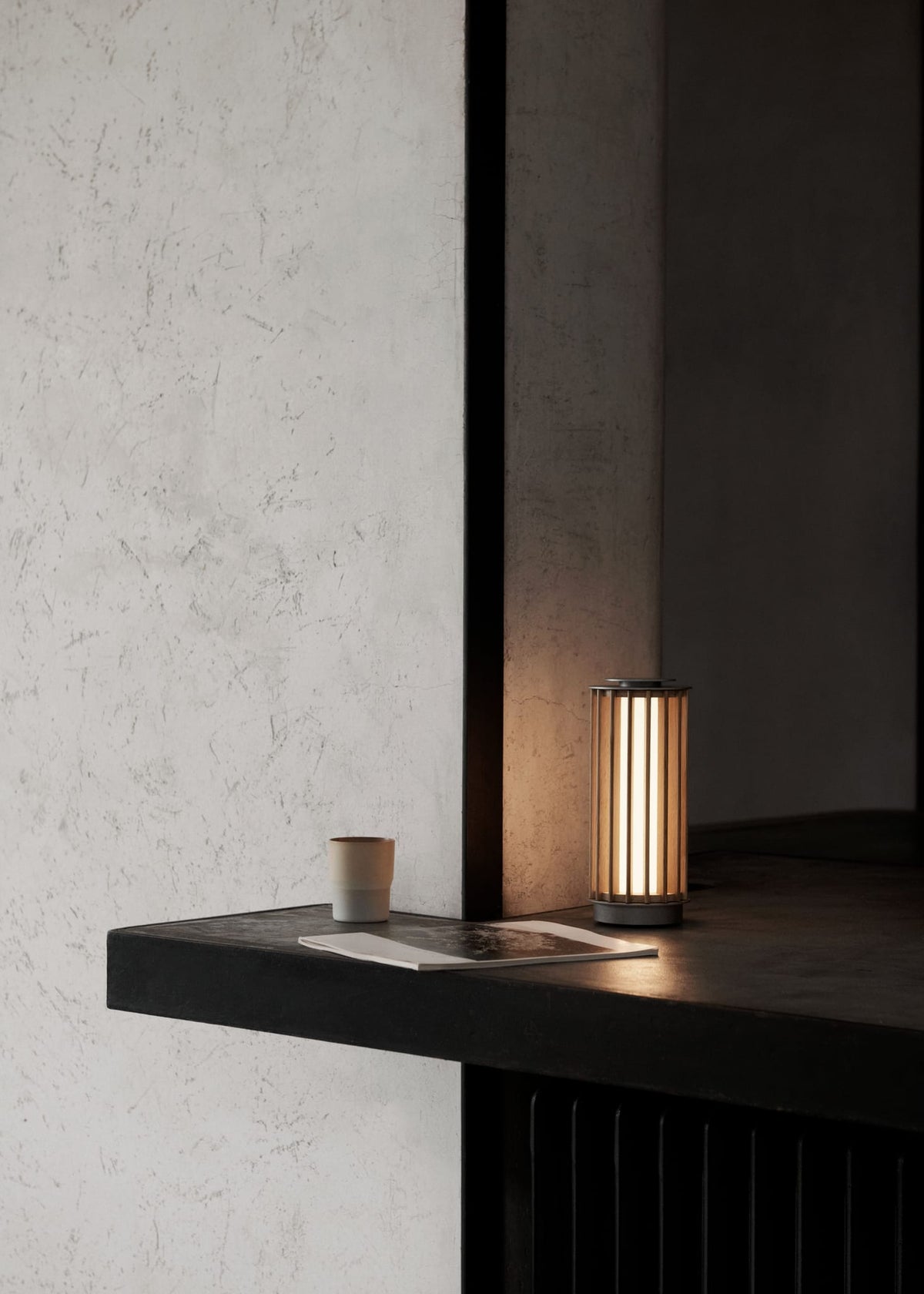 Lampe sans fil en chêne laqué et aluminium vieilli gris 25,5cm Numbra TY3 - &tradition — vue 8