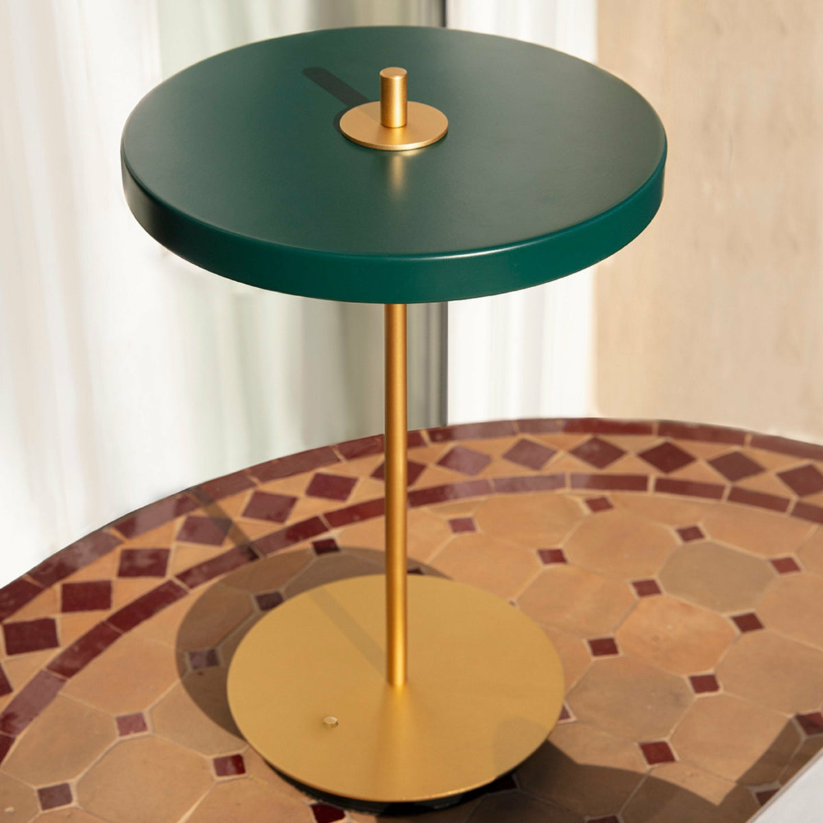 Lampe sans fil verte Asteria Move - UMAGE - The Cool Republic