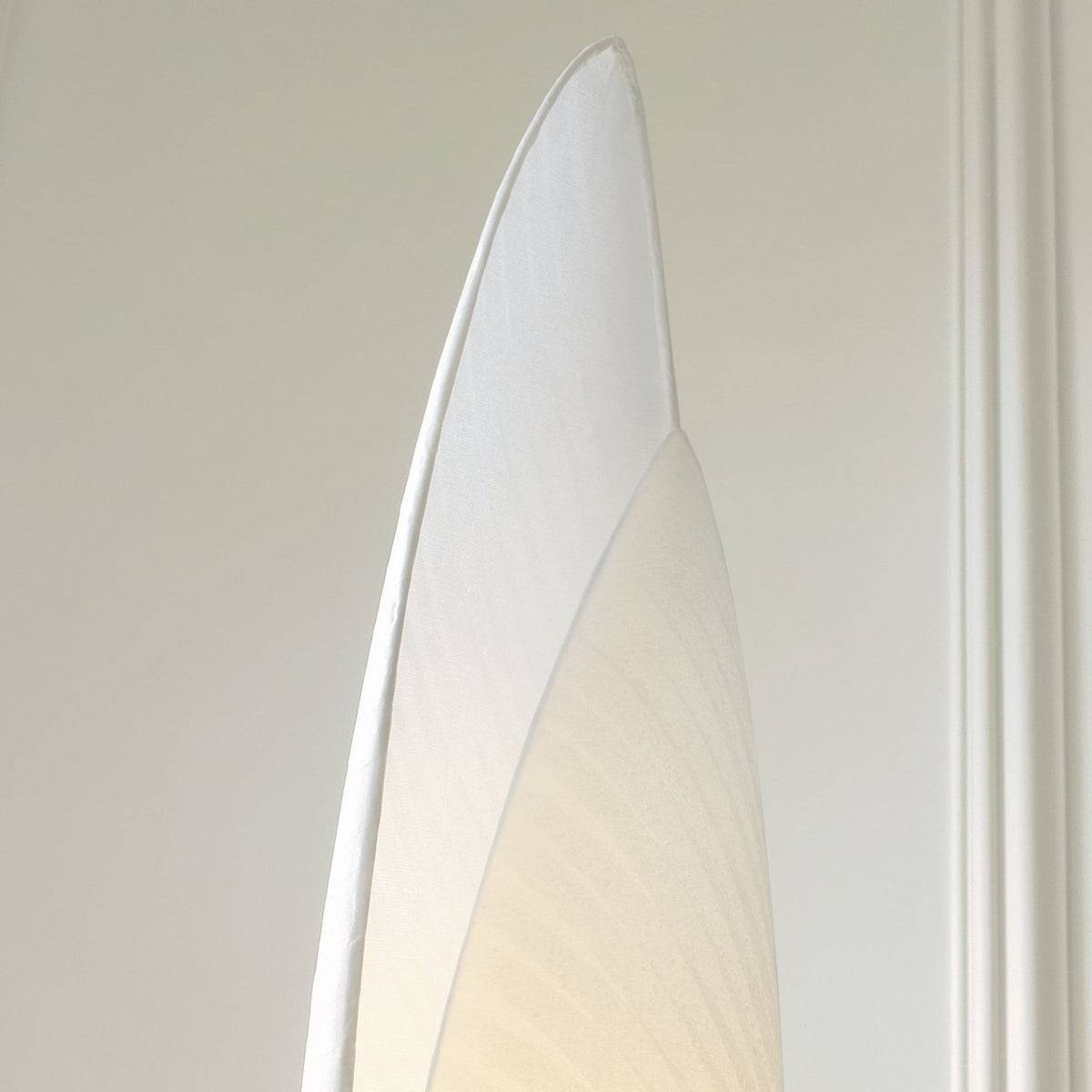 Lampe suspendue en papier et marbre blanc Envol - Céline Wright - The Cool Republic