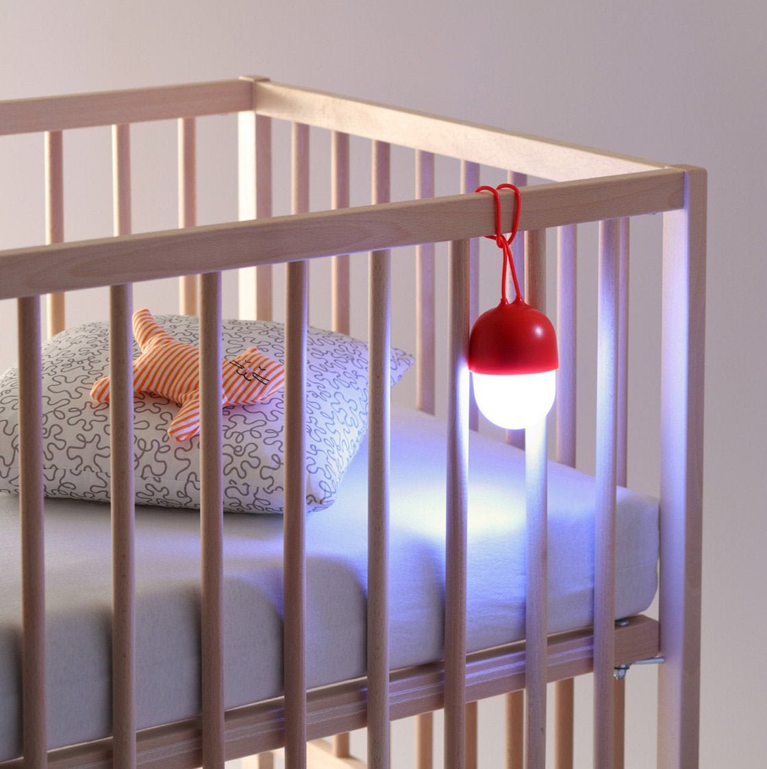 Lanterne nomade rouge 9,8 cm Clover - Lexon Design - The Cool Republic