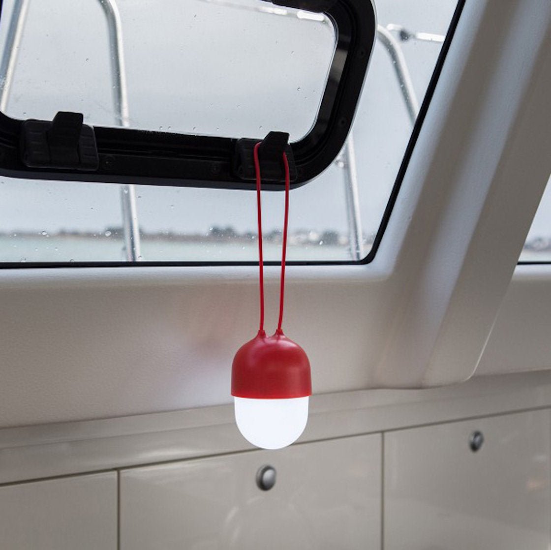 Lanterne nomade rouge 9,8 cm Clover - Lexon Design - The Cool Republic
