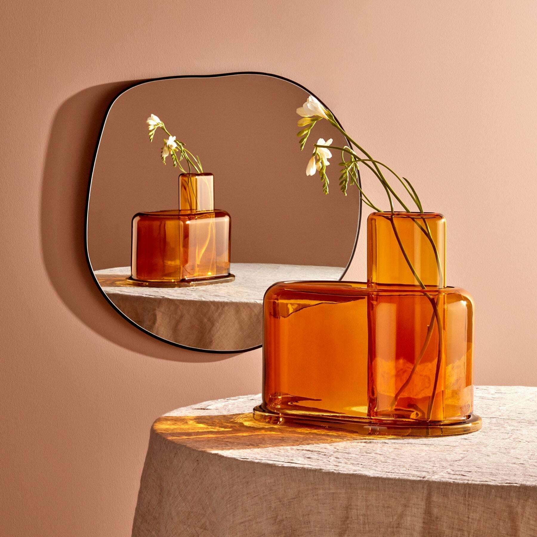 Layers Vase Medium En Blanc Opale - Nude Glass - The Cool Republic