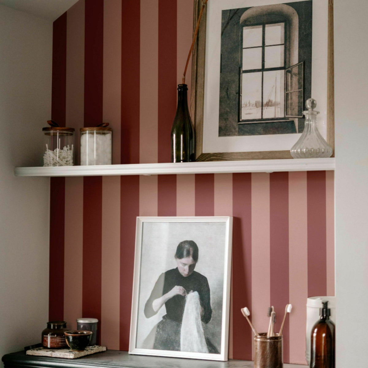 Lé de papier peint bordeaux clair et rose Auguste 02 - Mues Design - The Cool Republic