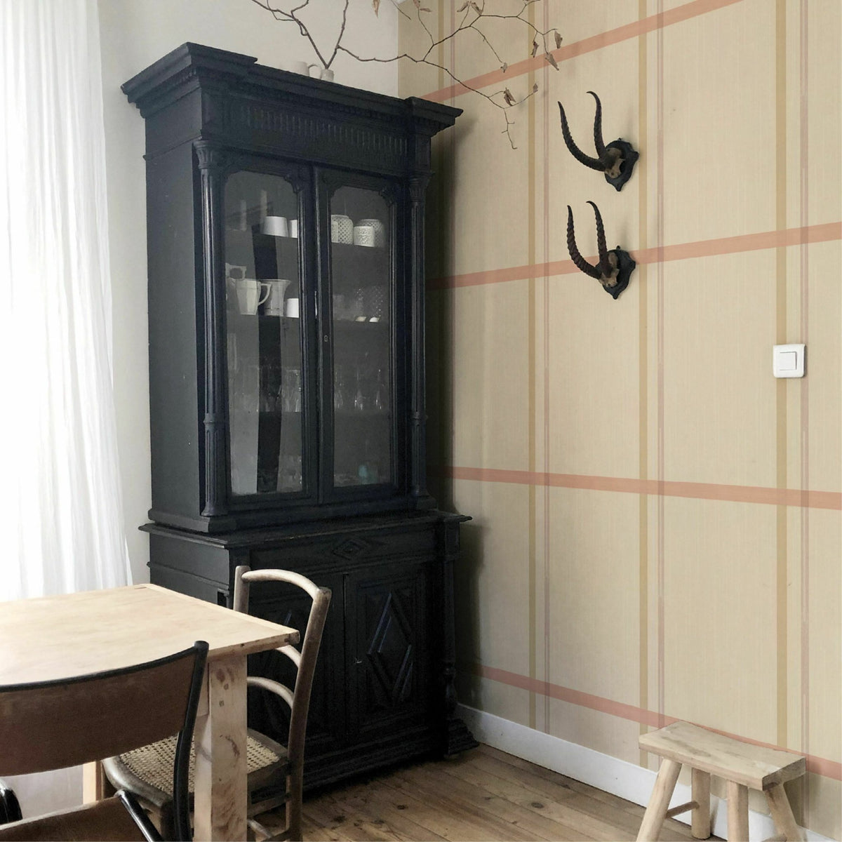 Lé de papier peint César rayures rose et prune - Mues Design - The Cool Republic