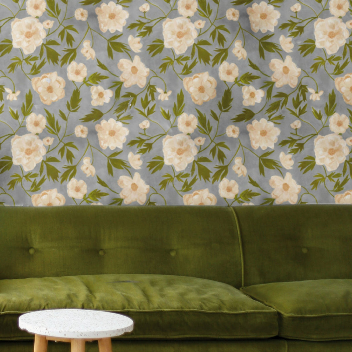 Lé de papier peint fleuri sur fond gris clair Aude - Mues Design - The Cool Republic