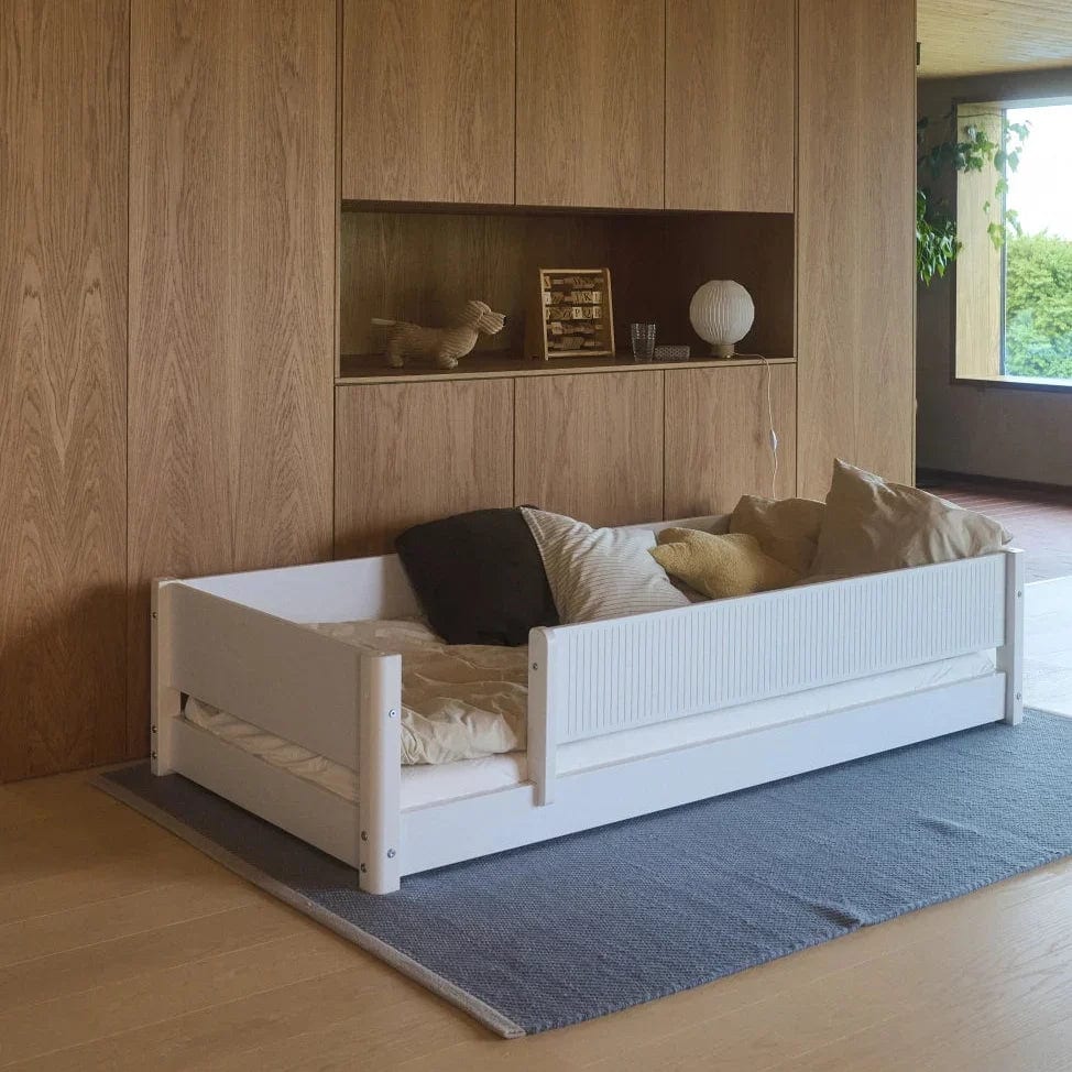 Lit bas à barreaux pour enfant en bois blanc 210x101x47,2cm Montessori White - Flexa — vue 2