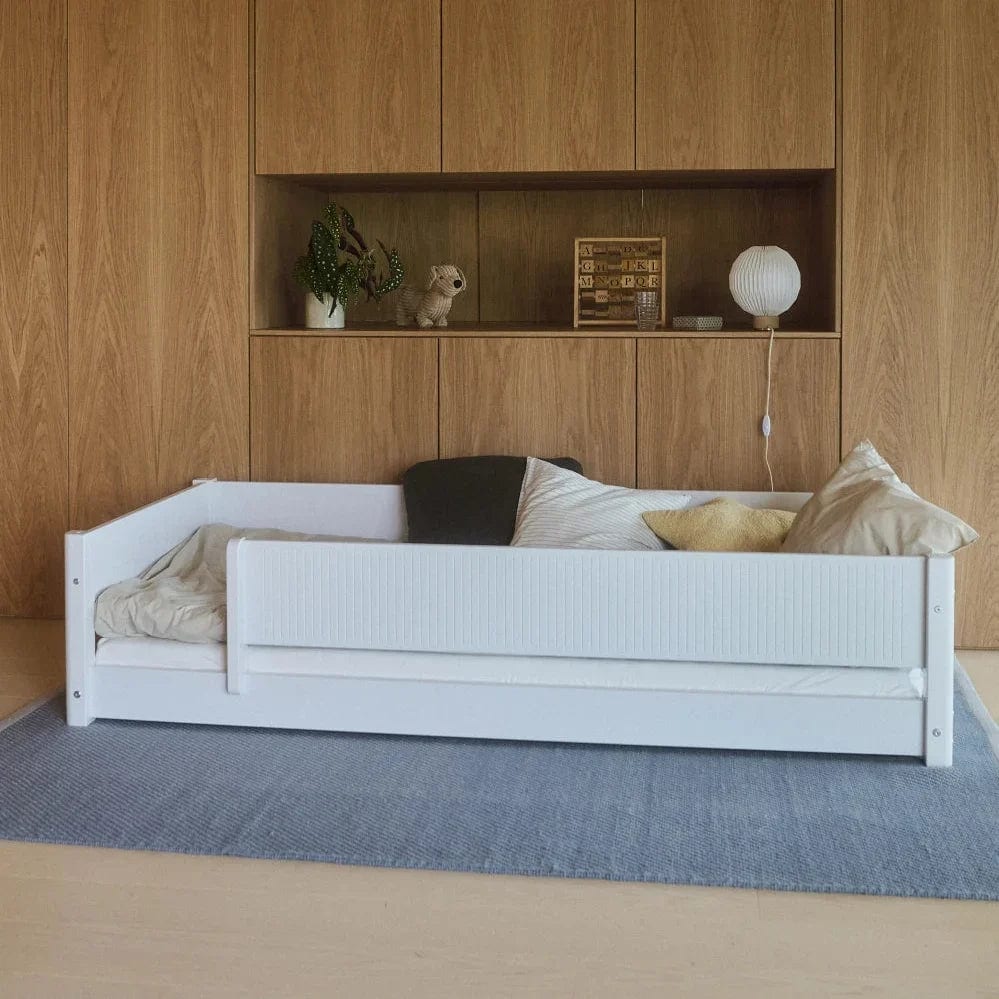 Lit bas à barreaux pour enfant en bois blanc 210x101x47,2cm Montessori White - Flexa — vue 3