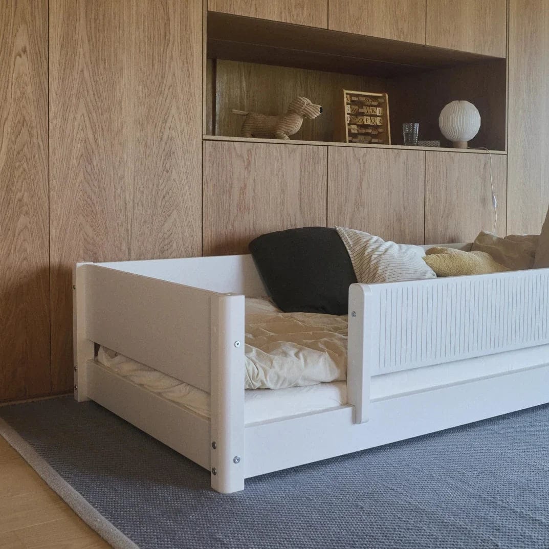 Lit bas à barreaux pour enfant en bois blanc 210x101x47,2cm Montessori White - Flexa — vue 4