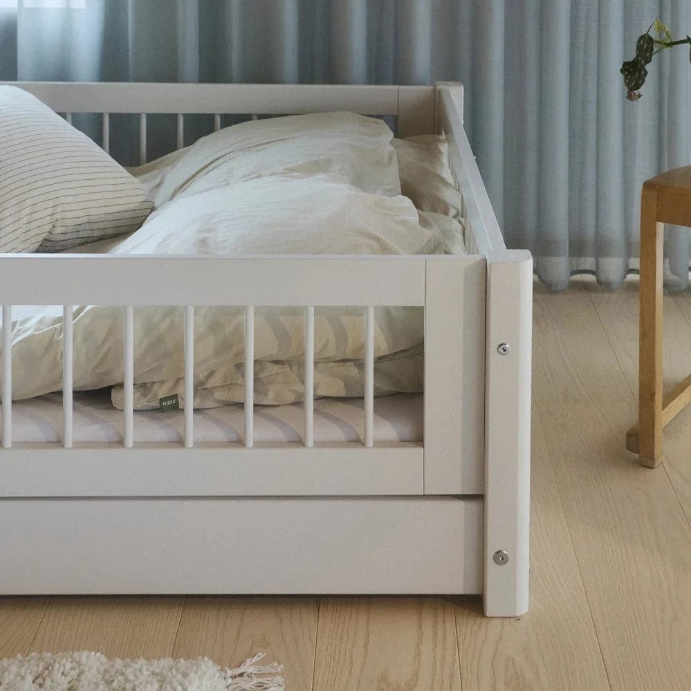 Lit bas à barreaux pour enfant en bois de pin blanc 210x101x47,2cm Montessori White - Flexa — vue 2