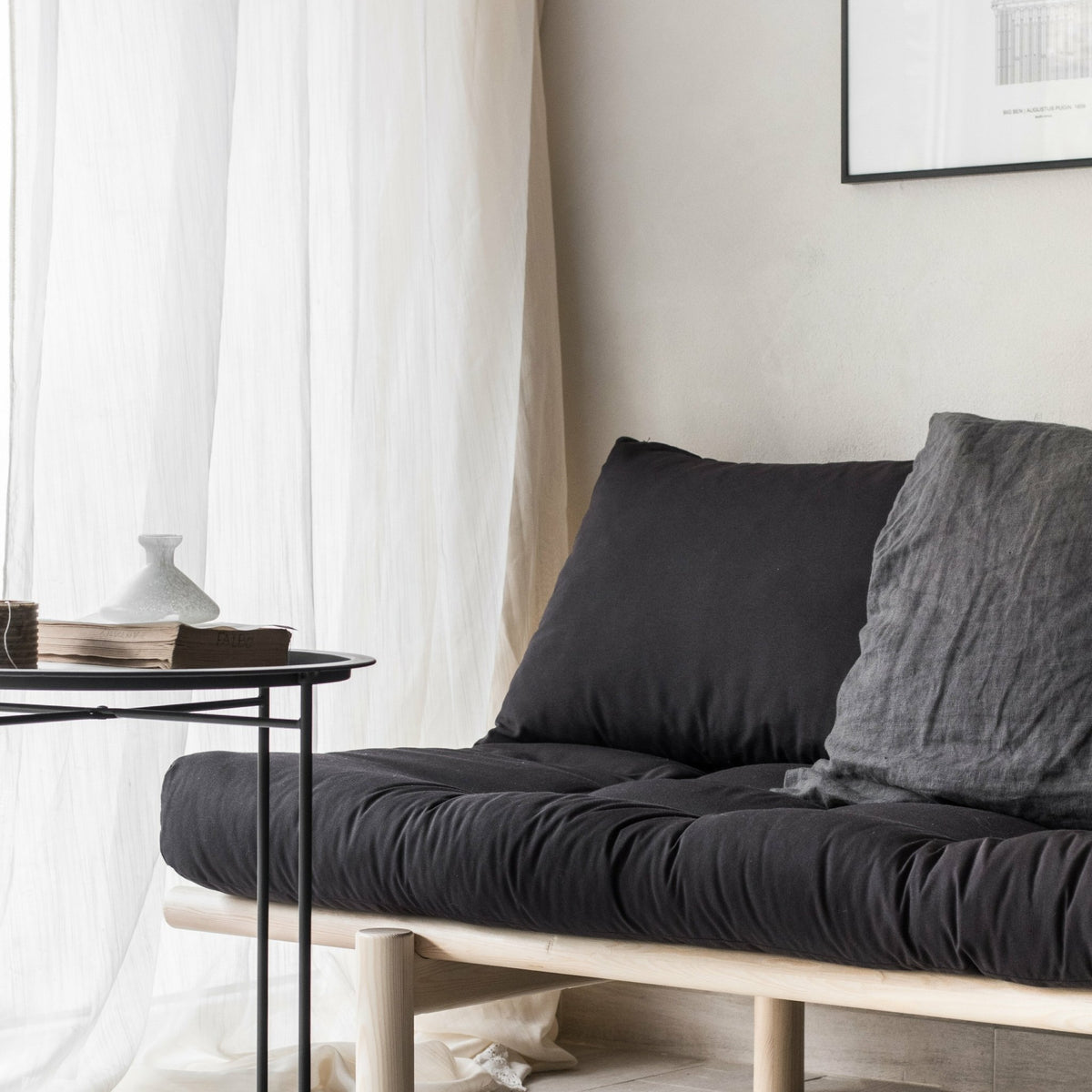 Lit de jour en bois clair et matelas lin Pace - Karup Design - The Cool Republic