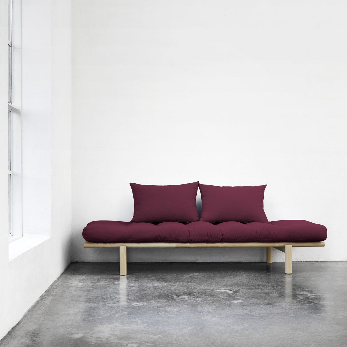 Lit de jour en bois naturel et coton violet Pace - Karup Design - The Cool Republic