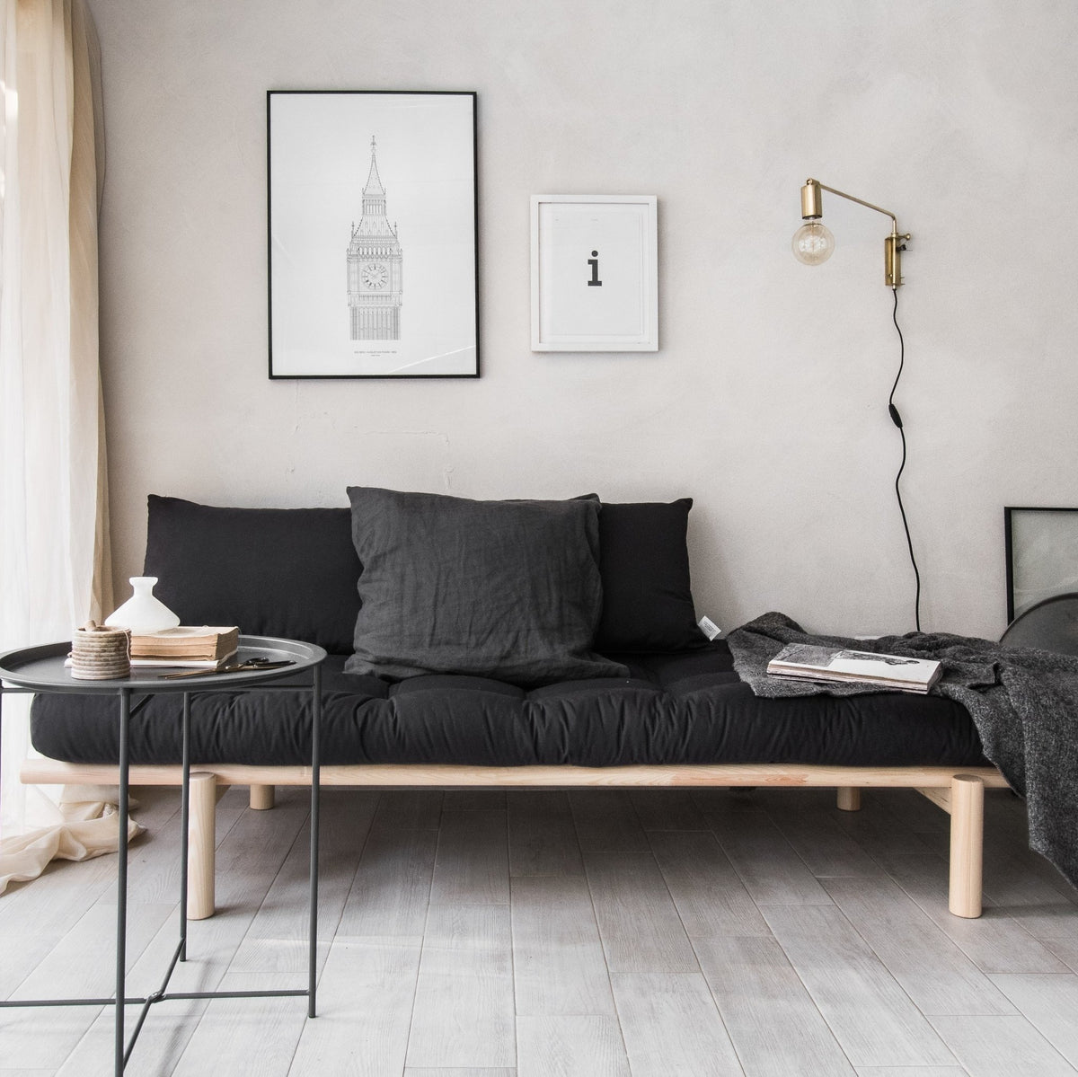 Lit de jour en bois naturel et matelas gris Pace - Karup Design - The Cool Republic