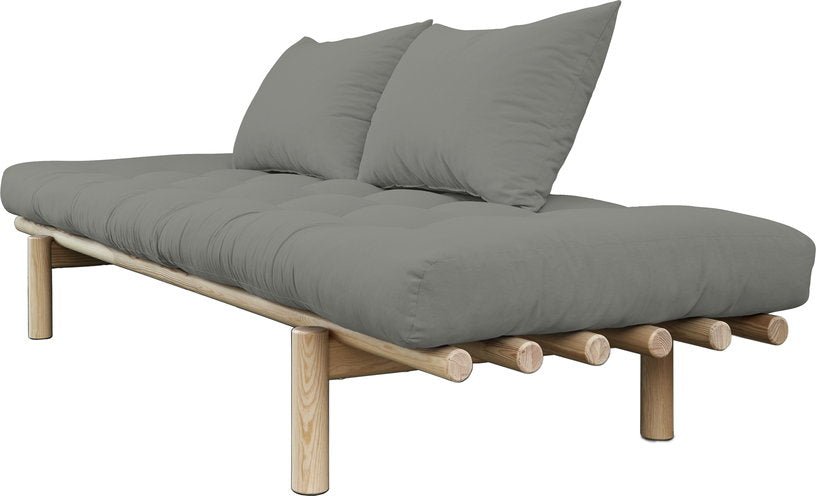 Lit de jour en bois naturel et matelas gris Pace - Karup Design - The Cool Republic