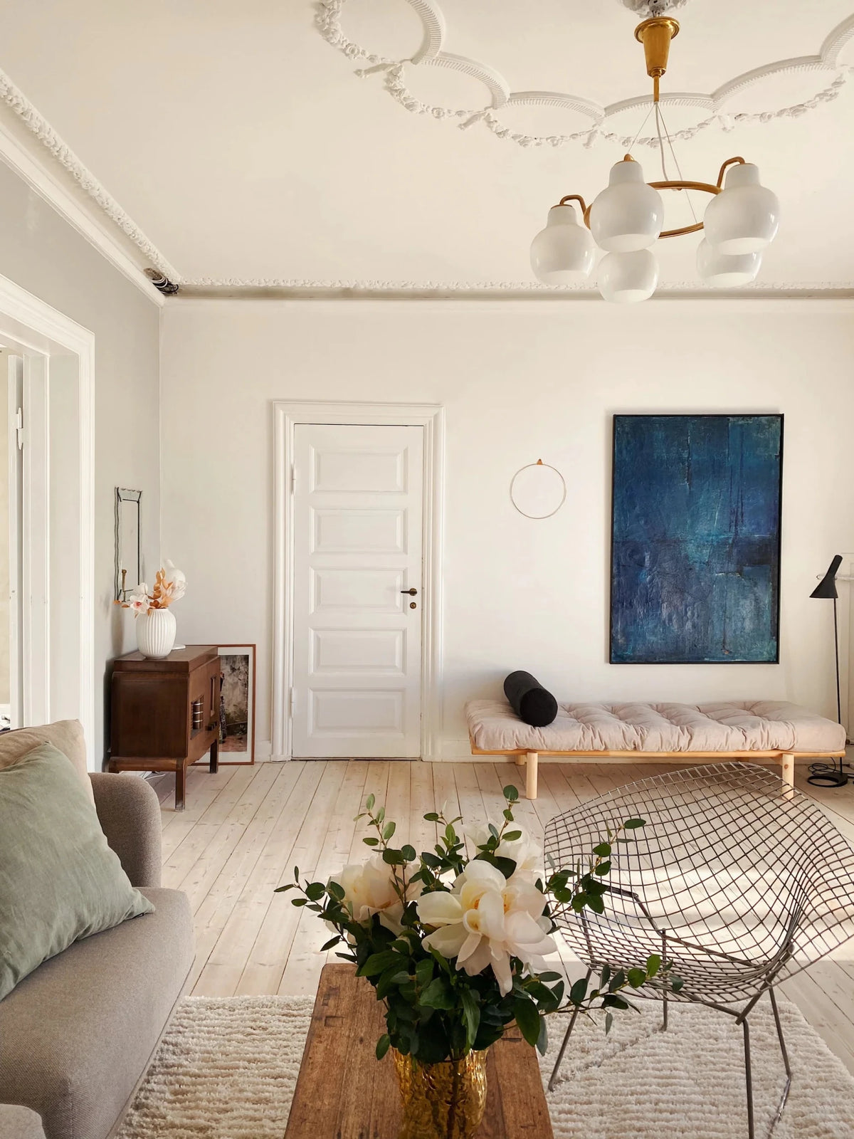 Lit de jour en pin clair et velours côtelé marron fudge Next Daybed - Karup Design - The Cool Republic