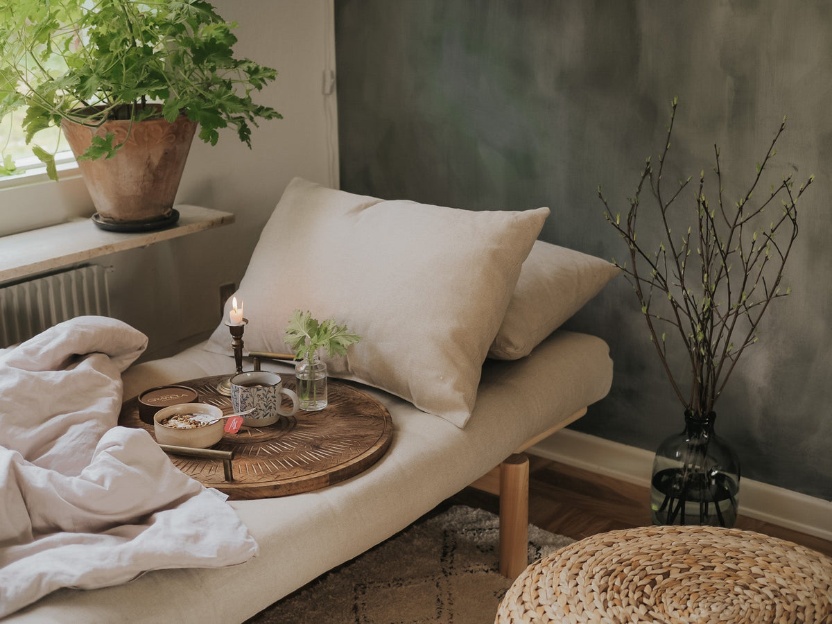 Lit de jour en pin massif avec matelas beige 75x200cm Pace - Karup Design - The Cool Republic
