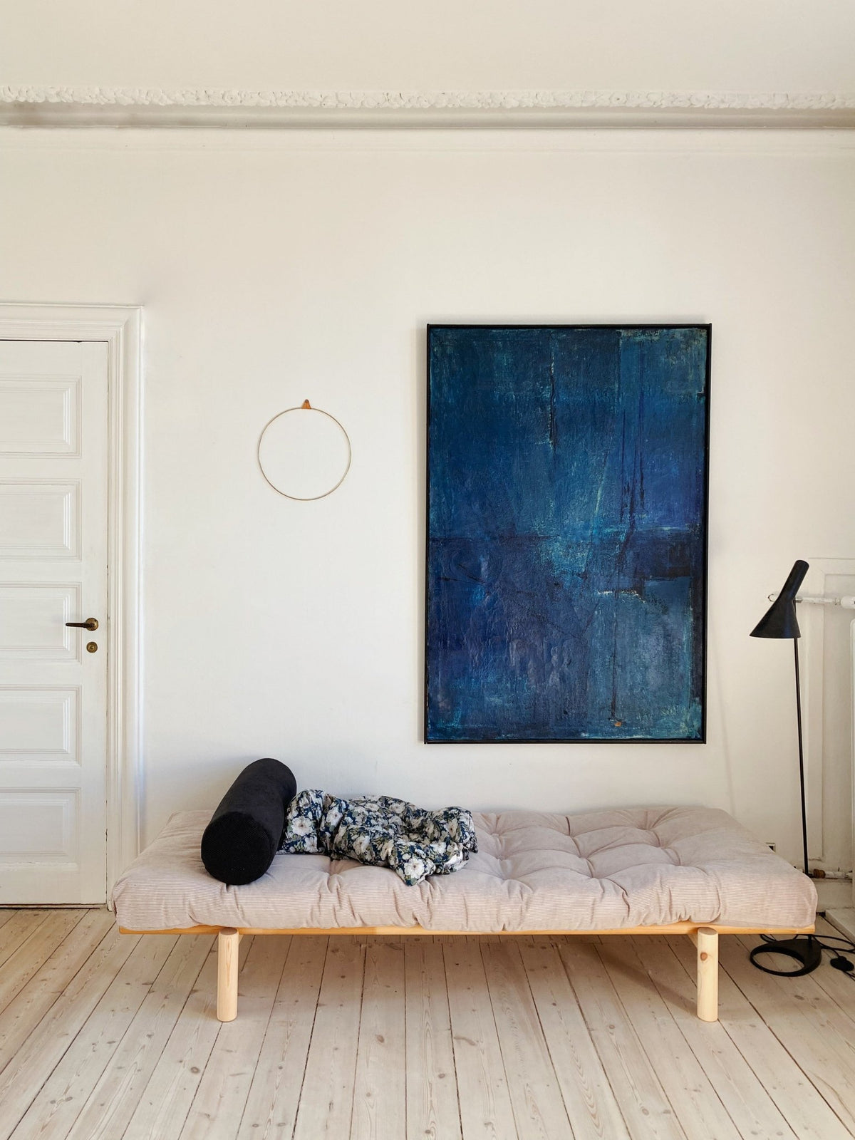 Lit de jour en pin massif avec matelas bleu 72x200cm Next - Karup Design - The Cool Republic