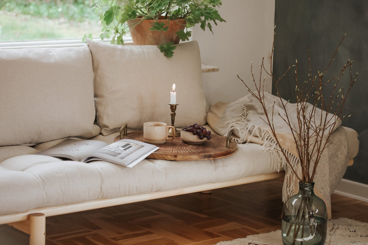 Lit de jour en pin massif avec matelas marron 75x200cm Pace - Karup Design - The Cool Republic
