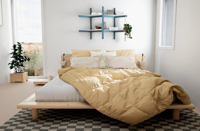 Lit en bois clair avec matelas noir et lampes de chevet 160x200cm Peek Double Latex - Karup Design - The Cool Republic