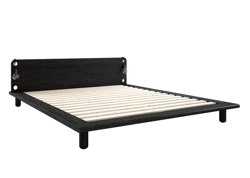 Lit en bois noir avec matelas noir et lampes de chevet 140x200cm Peek Comfort - Karup Design - The Cool Republic