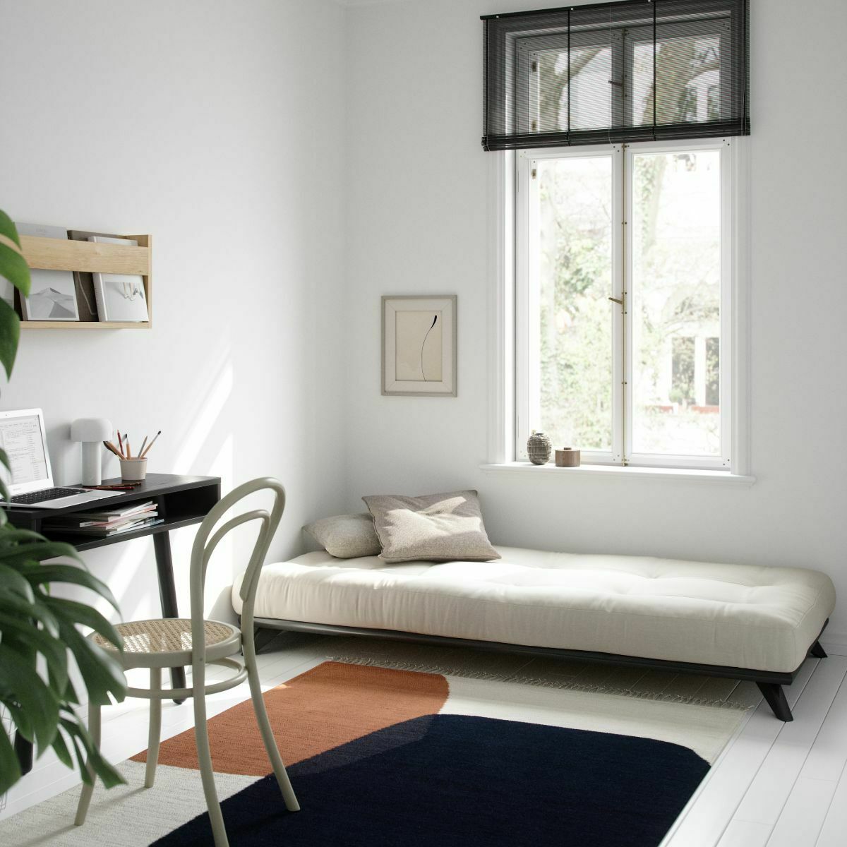 Lit en pin clair et matelas noir 90cm Senza Double latex - Karup Design - The Cool Republic