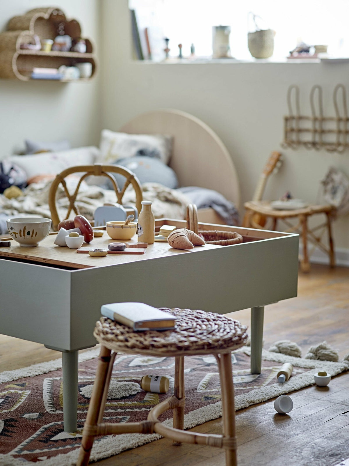 Lit pour enfant en bois 90 x 200 cm Charli - Bloomingville Mini - The Cool Republic