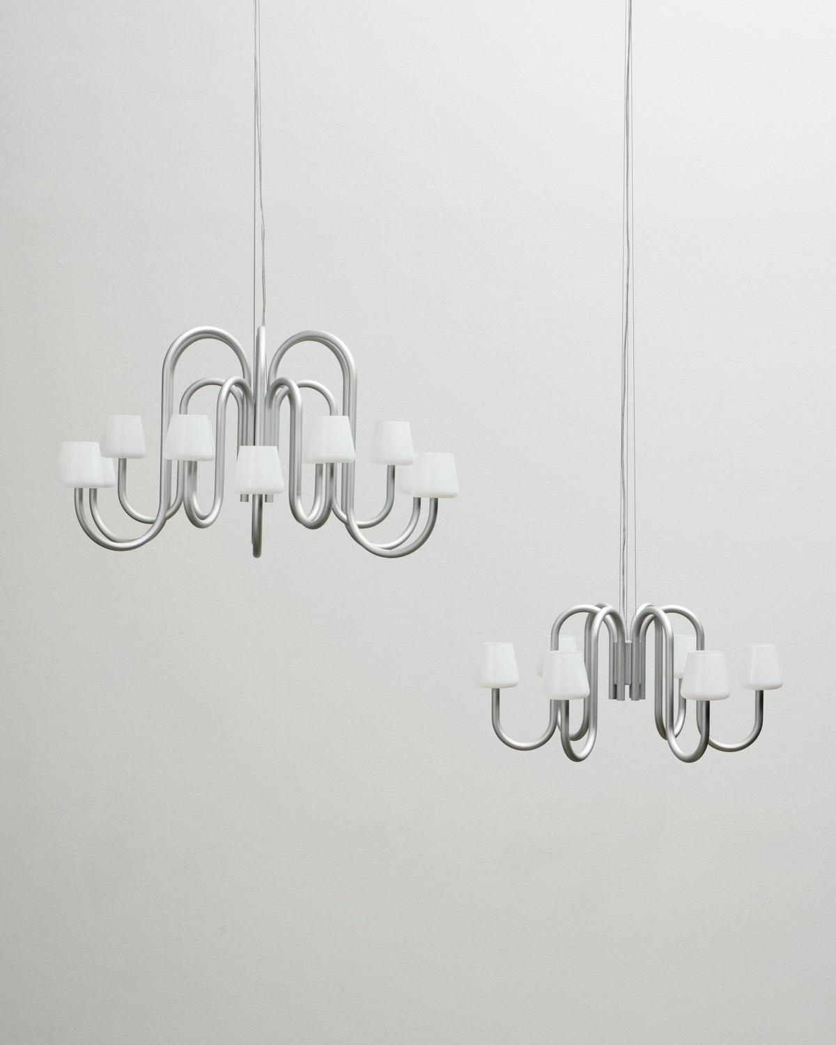 Lustre design 6 bras et abat-jours en verre opale soufflé bouche 745 Apollo - Hay - The Cool Republic