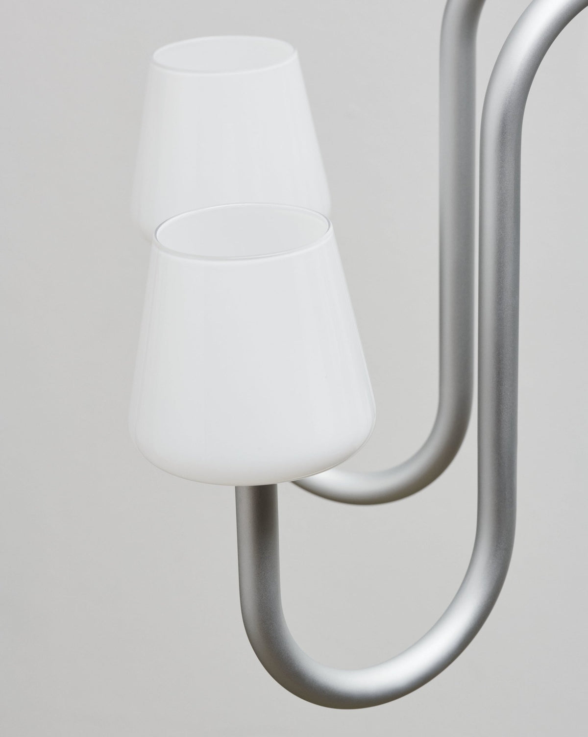 Lustre design 6 bras et abat-jours en verre opale soufflé bouche 745 Apollo - Hay - The Cool Republic