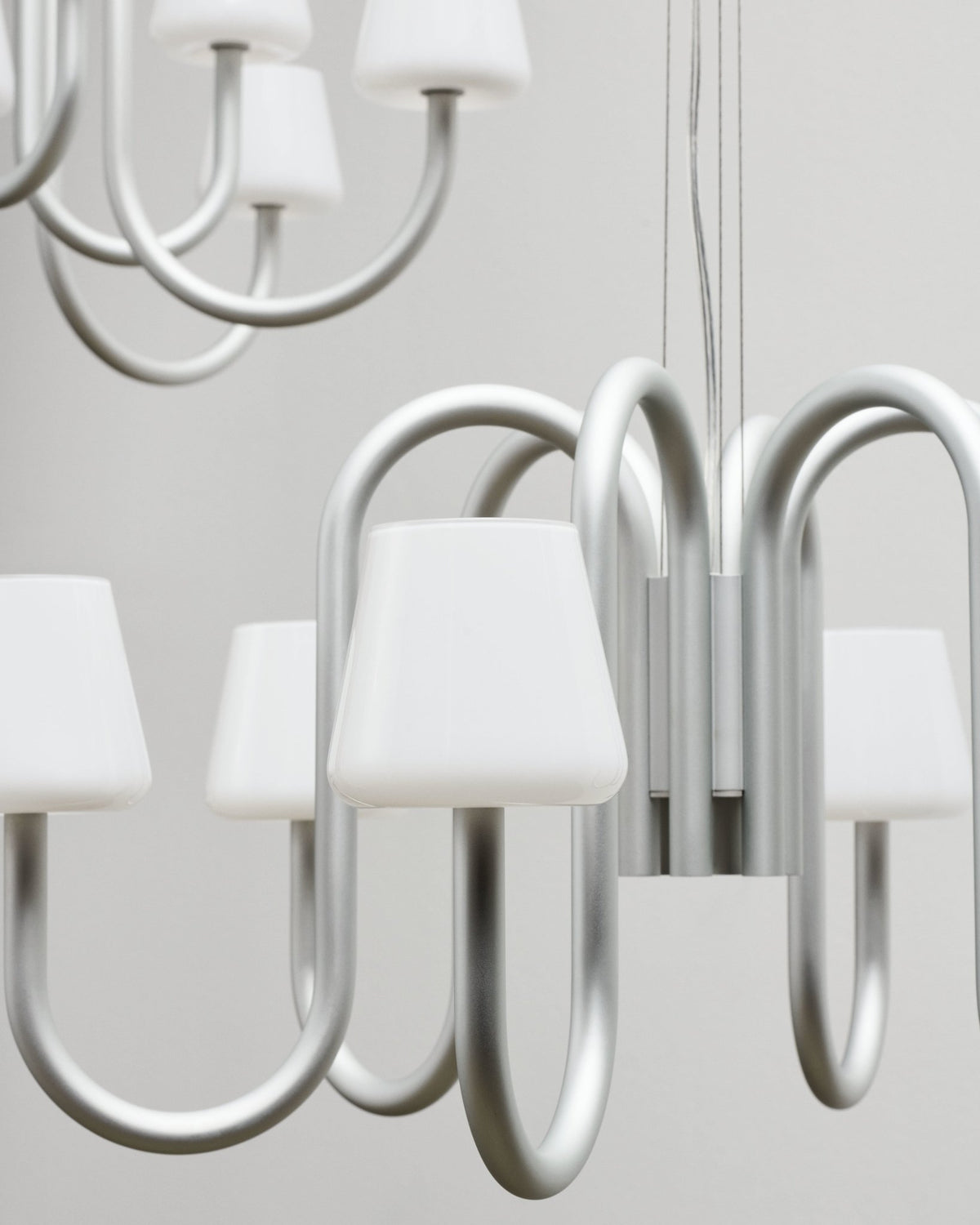 Lustre design 6 bras et abat-jours en verre opale soufflé bouche 745 Apollo - Hay - The Cool Republic
