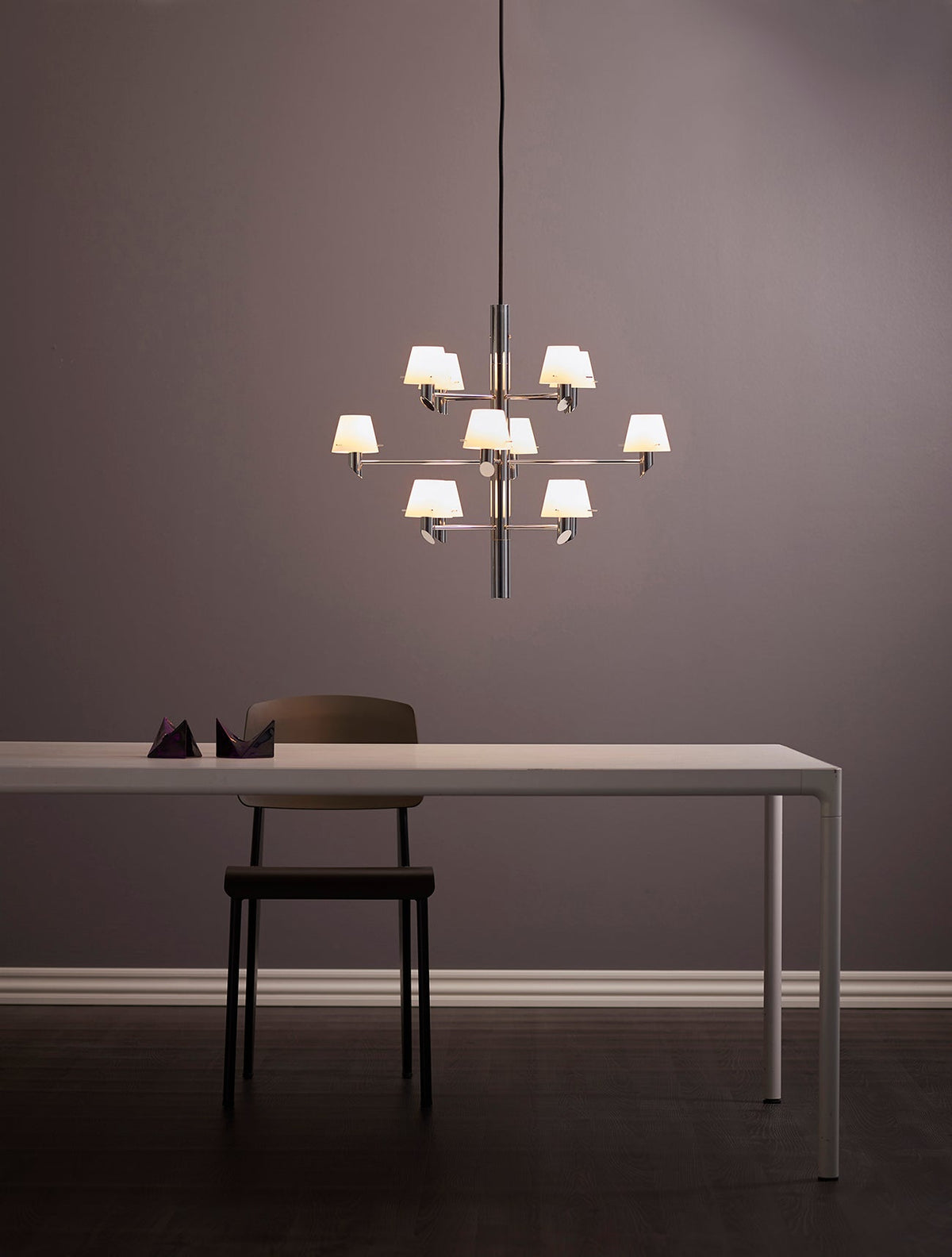 Lustre en acier chromé et verre opaque 67x56cm Gil - Herstal - The Cool Republic