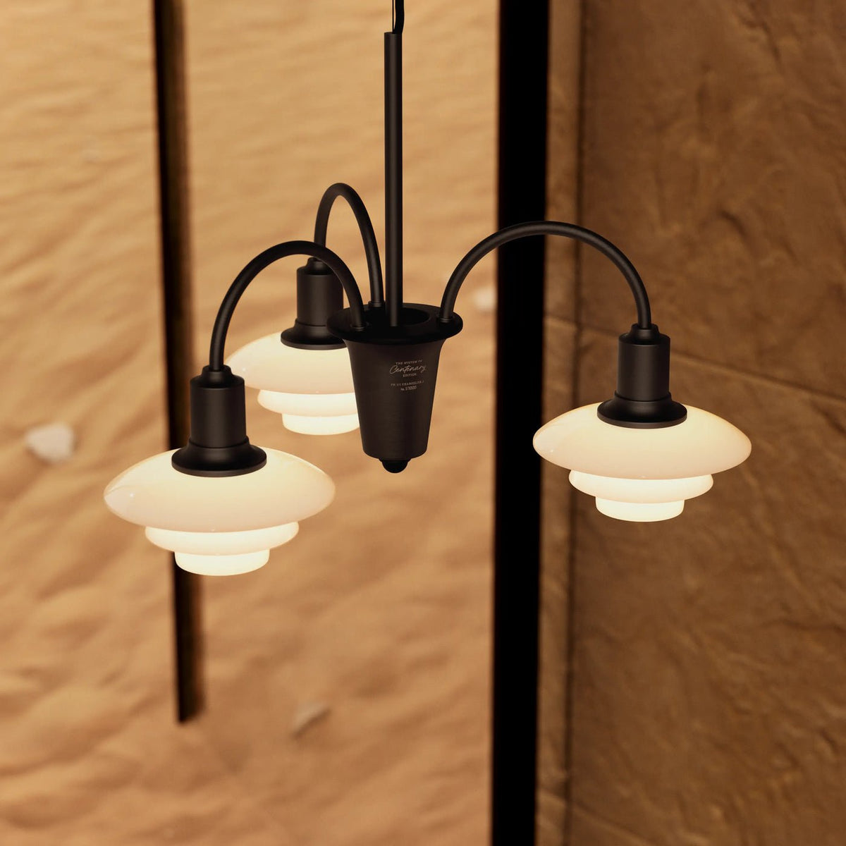 Lustre en laiton vieilli terracotta 52x34cm Centenary - Louis poulsen - The Cool Republic