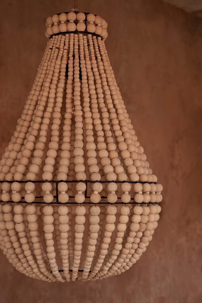 Lustre en perles de bois naturel 40cm Teardrop - Bazar Bizar - The Cool Republic