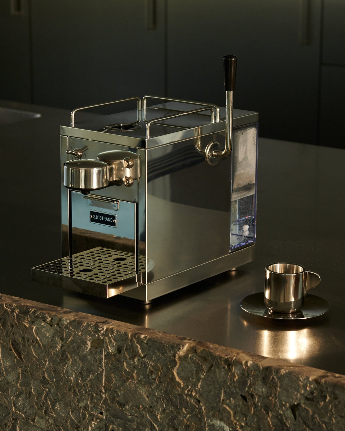 Machine à café en acier chromé The Original 2.0 - SJOSTRAND - The Cool Republic