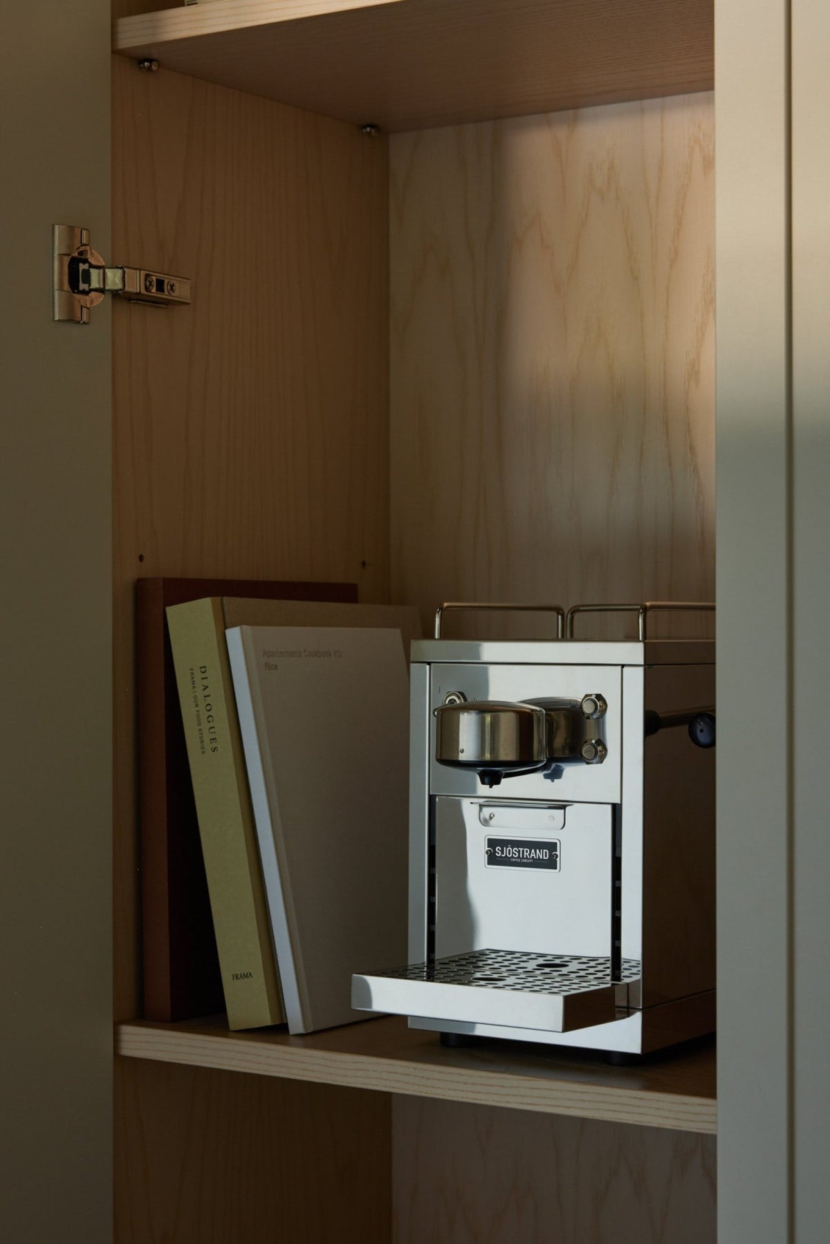 Machine à café en acier chromé The Original 2.0 - SJOSTRAND - The Cool Republic