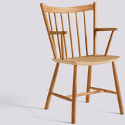 Chaise en chêne huilé J42 avec accoudoirs - HAY