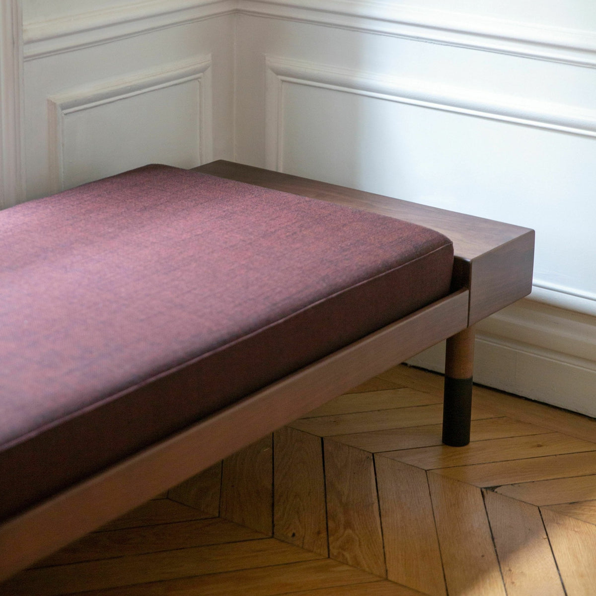 Méridienne en laine bordeaux Mi - Kann Design - The Cool Republic