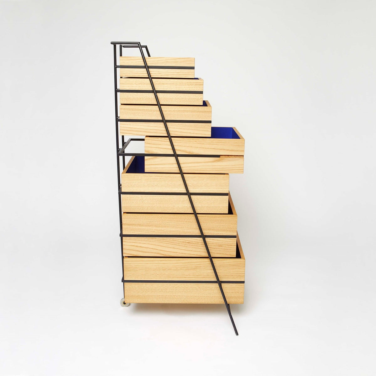 Meuble de rangement design en chêne à tiroirs Sutoa - Frama - The Cool Republic