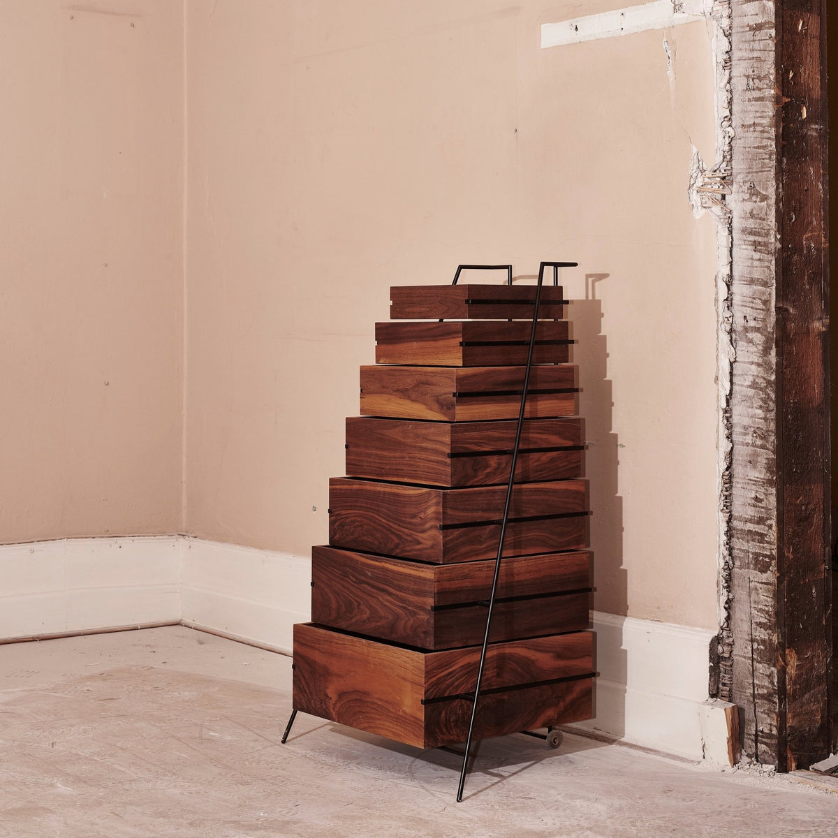 Meuble de rangement en noyer Sutoa - Frama - The Cool Republic