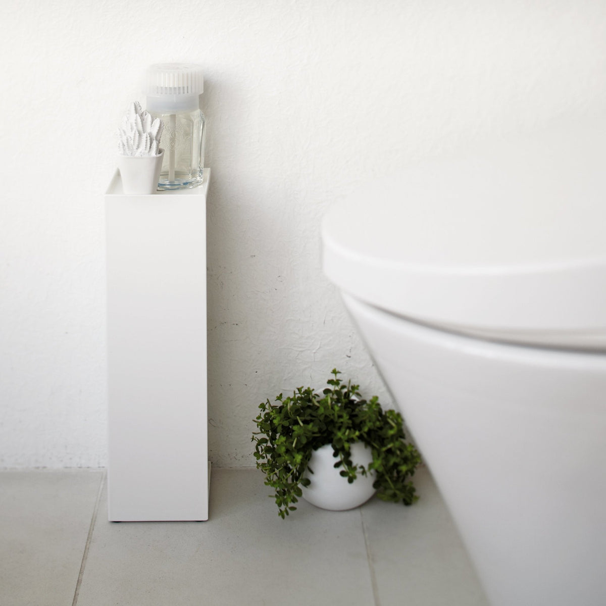 Meuble de rangement minimaliste blanc pour papier toilette - Yamazaki - The Cool Republic