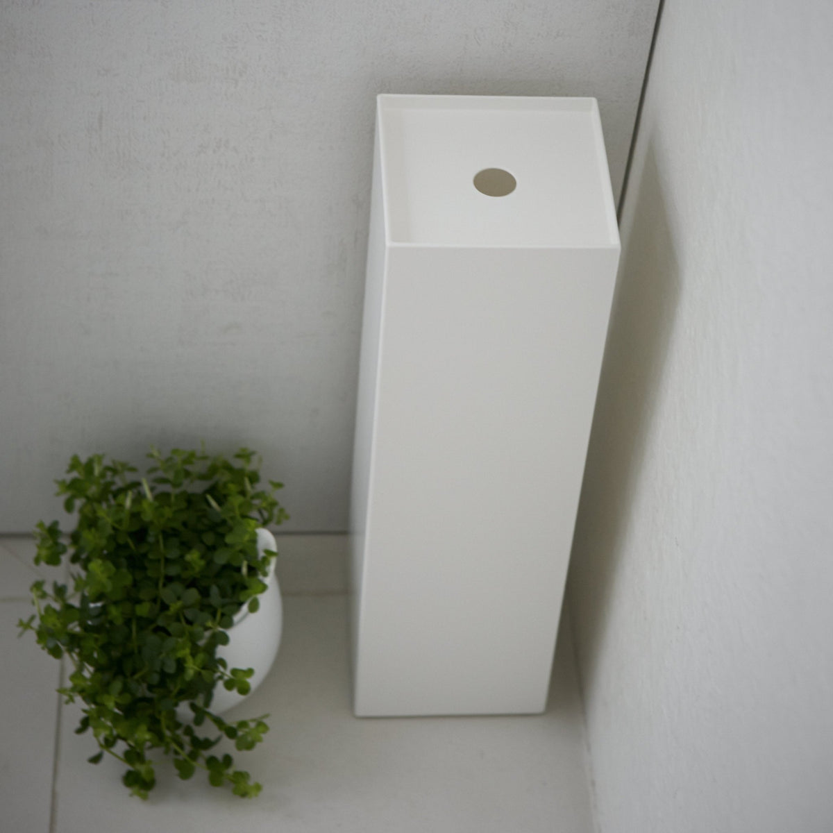 Meuble de rangement minimaliste blanc pour papier toilette - Yamazaki - The Cool Republic