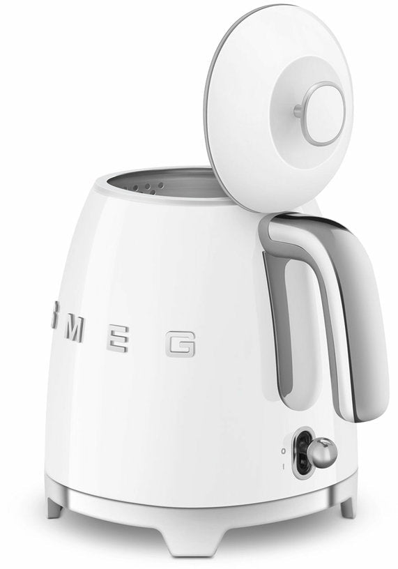 Mini bouilloire double paroi blanche 0,8 L Années 50 - Smeg - The Cool Republic
