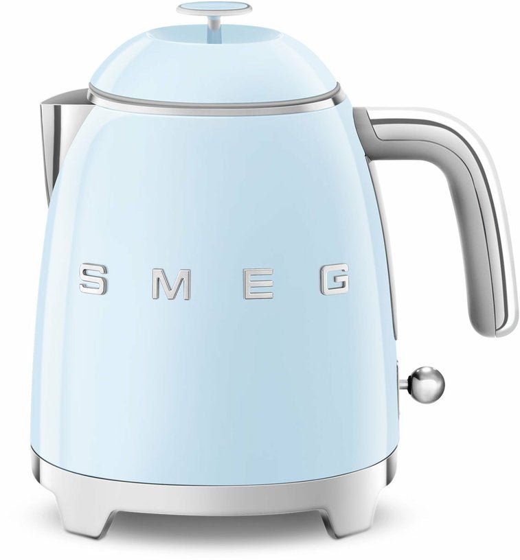 Mini bouilloire double paroi bleu d'azur 0,8 L Années 50 - Smeg - The Cool Republic